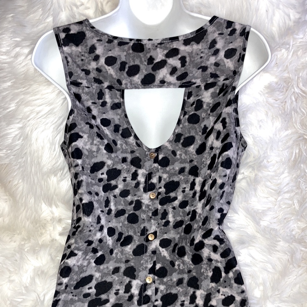 EDGE Snow Leopard Cheetah Sheer Top Blouse Longer Keyhole Back L